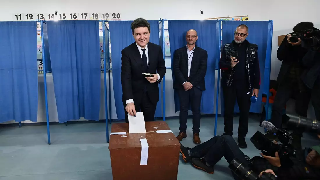Dan im Wahllokal. - Bild: Eduard Vinatoru/AP/dpa