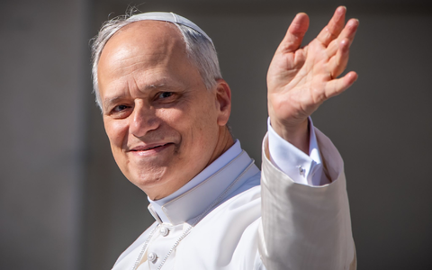 Papst Leo XIV. ist auf dem Petersplatz feierlich in sein Amt eingeführt worden. - Foto: Michael Kappeler/dpa Papst Leo XIV. ist auf dem Petersplatz feierlich in sein Amt eingeführt worden. - Foto: Michael Kappeler/dpa