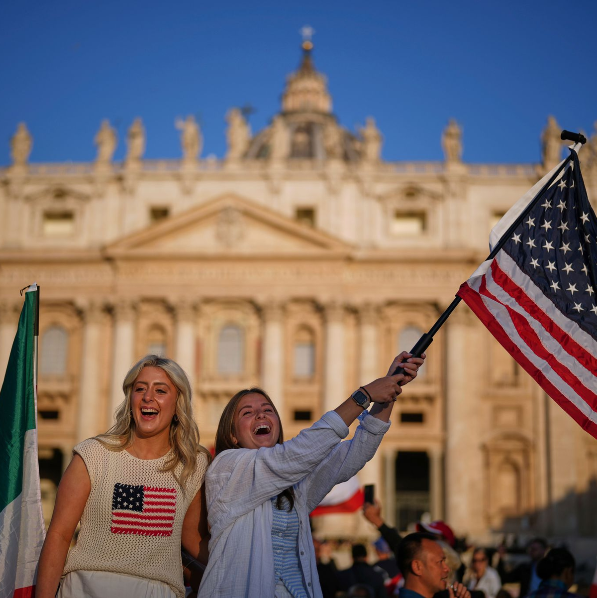 Als erster US-Amerikaner wird Leo XIV. offiziell in sein Amt als Oberhaupt der katholischen Kirche eingeführt. - Foto: Andrew Medichini/AP/dpa
