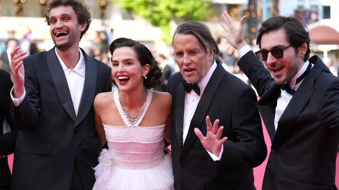 Das Filmteam von «Nouvelle Vague» bei der Premiere. - Bild: Natacha Pisarenko/Invision/AP/dpa