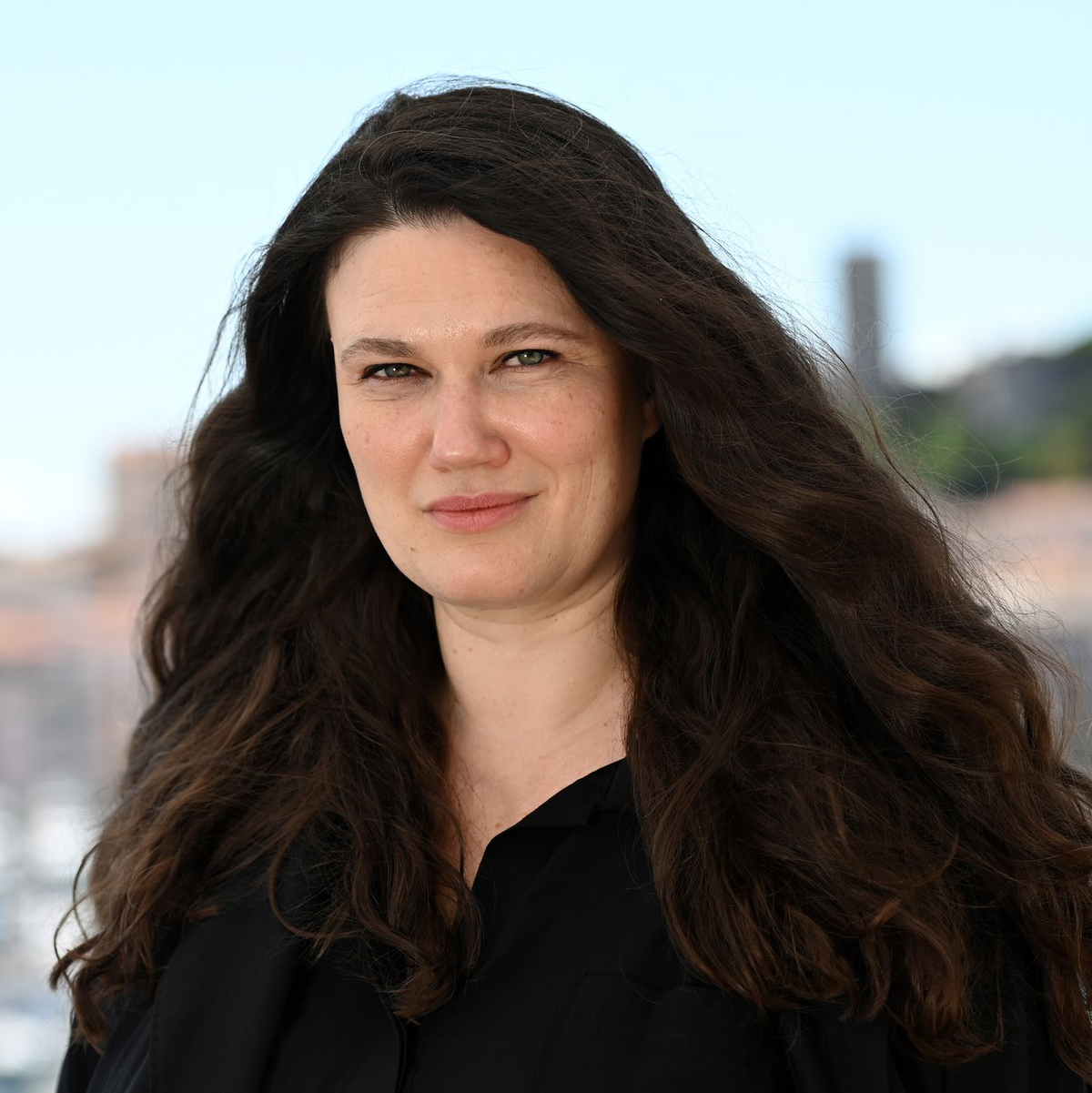 Mascha Schilinski hat es mit ihrem erst zweiten Spielfilm in den Cannes-Wettbewerb geschafft. - Foto: Stefanie Rex/dpa