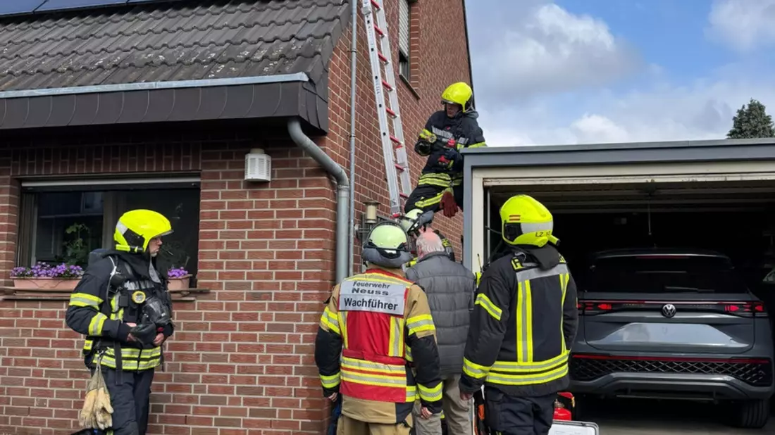 FW-NE: Kabelbrand an Photovoltaikanlage löst Feuerwehreinsatz aus | Keine Verletzten - Bild: presseportal.de