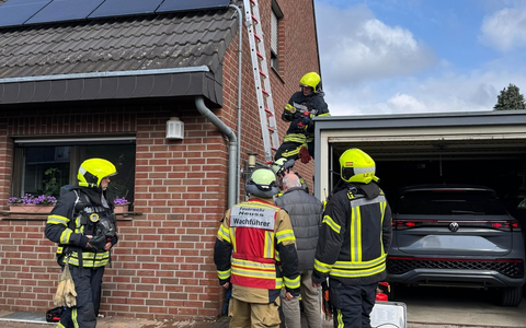 FW-NE: Kabelbrand an Photovoltaikanlage löst Feuerwehreinsatz aus | Keine Verletzten - Foto: presseportal.de