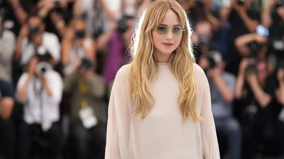Robert Pattinson ist an der Seite von Jennifer Lawrence im Film zu sehen. - Bild: Scott A Garfitt/Invision/AP/dpa
