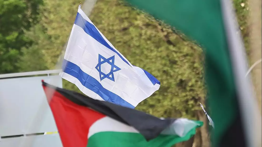 Flaggen von Israel und Palästinensern (Archiv) - Bild: über dts Nachrichtenagentur