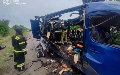 Die Ukraine wirft Russland mit Blick auf immer neue tödliche Drohnenattacken vor, kein Interesse an einem Frieden zu haben. - Foto: Uncredited/Ukrainian Emergency Service/AP/dpa