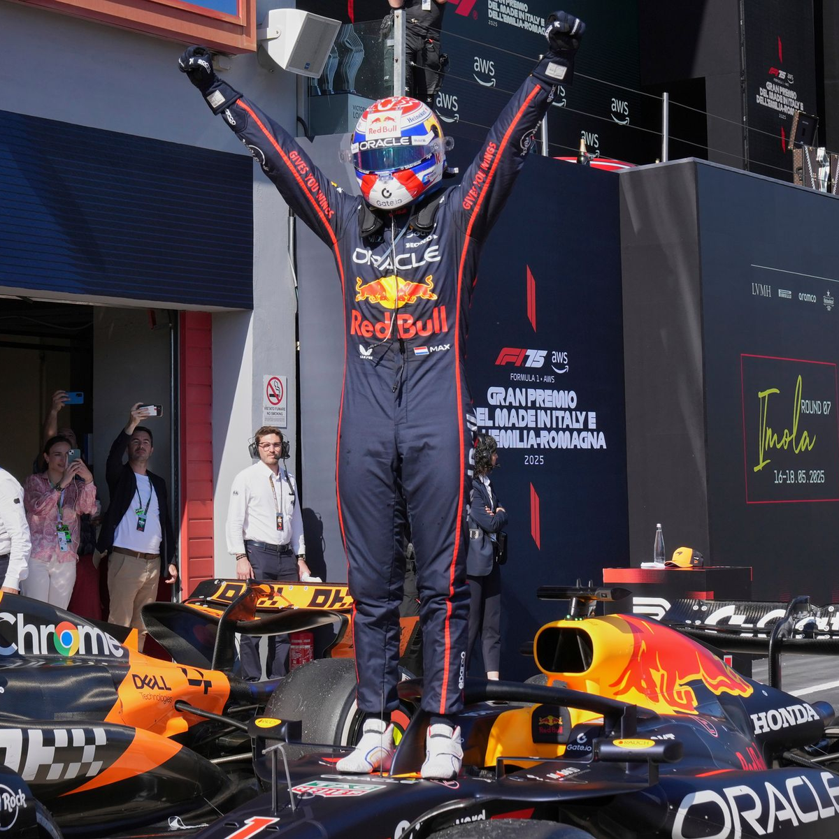 Sieg im 400. Rennen des Red-Bull-Teams: Max Verstappen setzt seine Imola-Erfolgsserie fort. - Foto: Antonio Calanni/AP/dpa