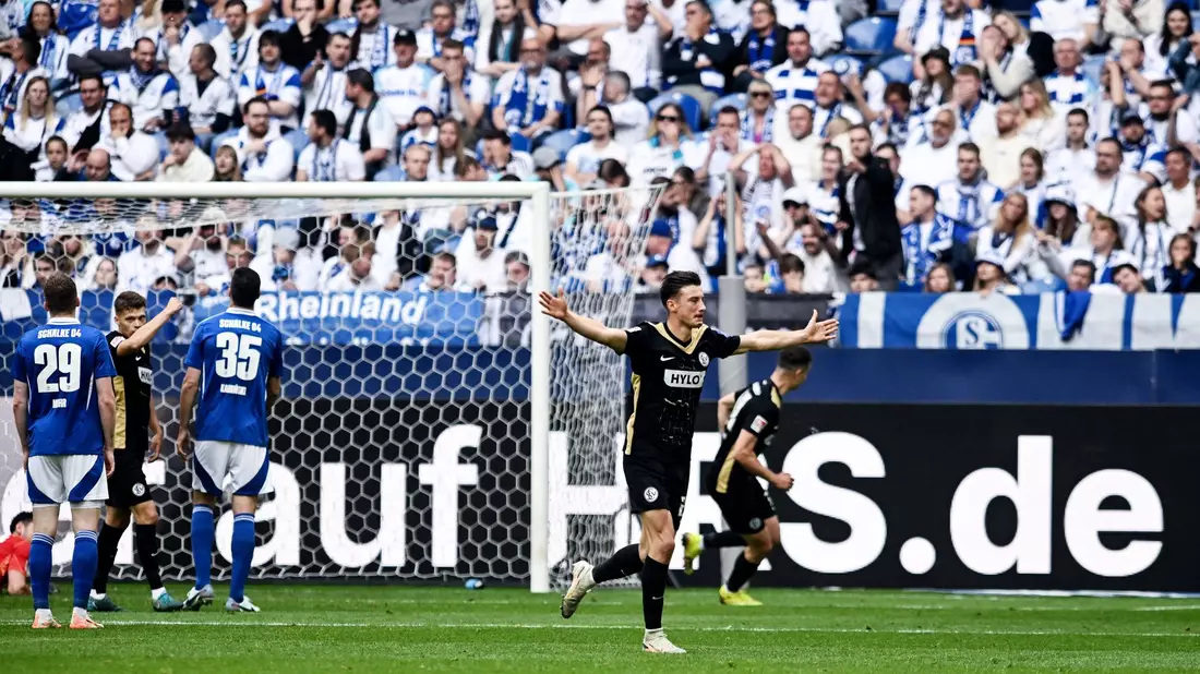 Elversberg trat auf Schalke unerschrocken auf. - Bild: Bernd Thissen/dpa
