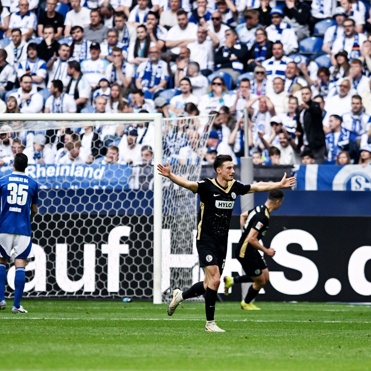 Elversberg trat auf Schalke unerschrocken auf. - Foto: Bernd Thissen/dpa