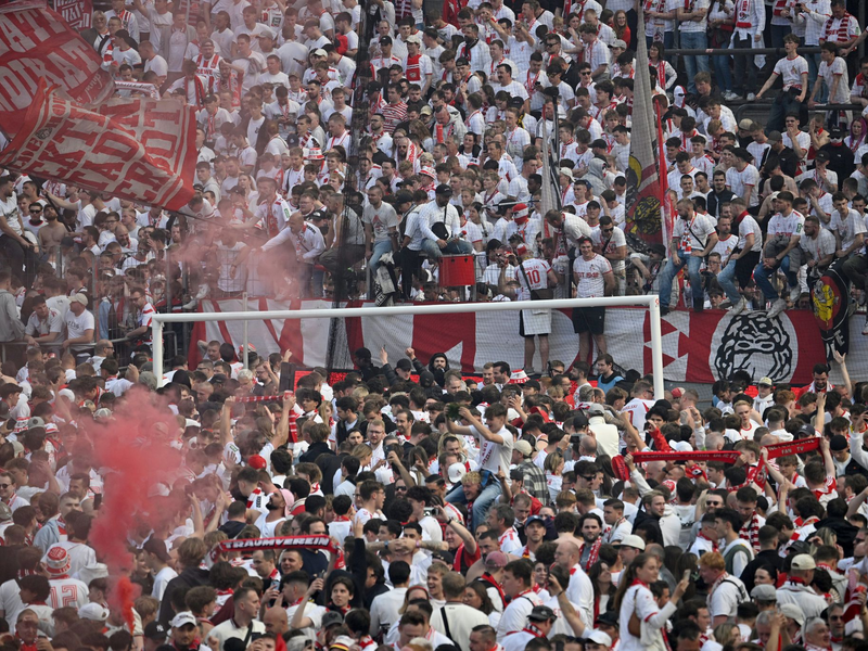 Der 71 Jahre alte Funkel liebäugelt mit noch einer Bundesliga-Saison als Trainer. - Foto: Anke Waelischmiller/dpa