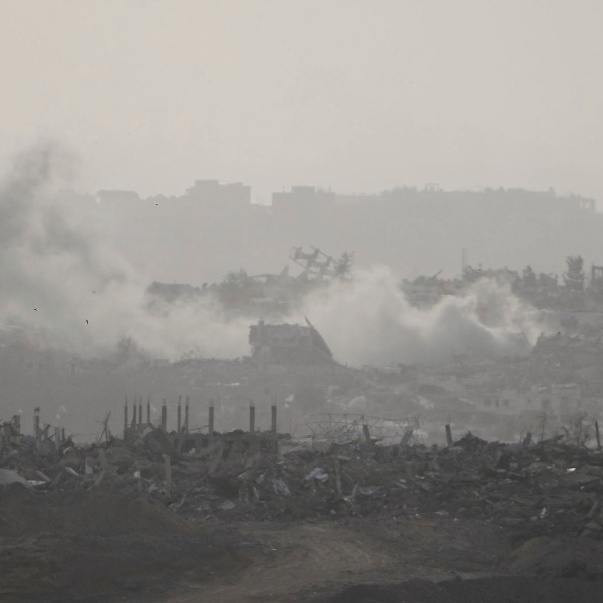 Israels Armee hat auch eine großangelegte Bodenoffensive in Gaza gestartet.   - Foto: Ariel Schalit/AP/dpa