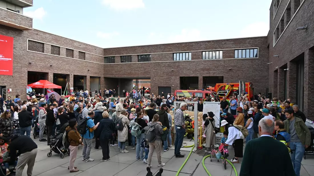 FW Stuttgart: Feuerwehr Stuttgart begrüßt über 10.000 Gäste beim Tag der offenen Tür - Bild: presseportal.de
