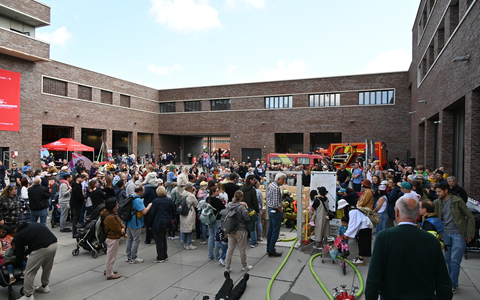 FW Stuttgart: Feuerwehr Stuttgart begrüßt über 10.000 Gäste beim Tag der offenen Tür - Foto: presseportal.de FW Stuttgart: Feuerwehr Stuttgart begrüßt über 10.000 Gäste beim Tag der offenen Tür - Foto: presseportal.de