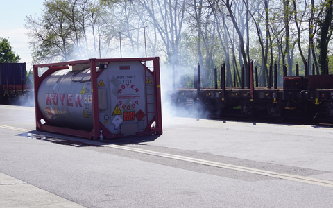 FW Mechernich: ABC-Übung am 26. April 2025 im Chemiepark Knapsack Hürth - Foto: presseportal.de