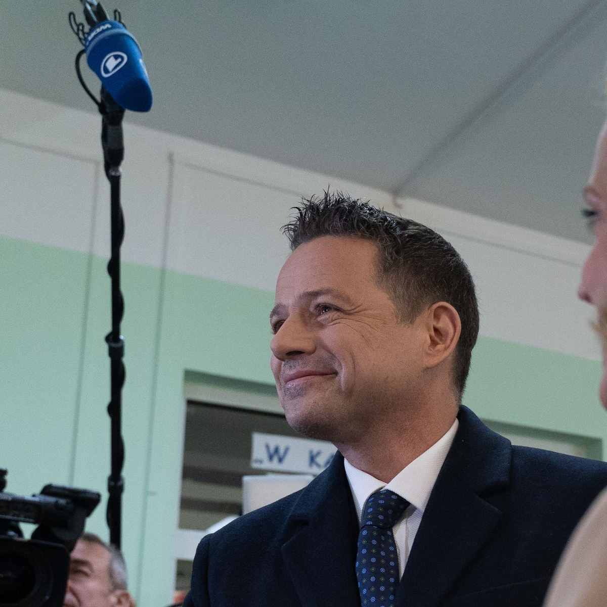 Der liberalkonservative Rafal Trzaskowski gewinnt die erste Runde der Präsidentenwahl mit hauchdünnem Vorsprung. Nun muss er in die Stichwahl.  - Foto: Marek Antoni Iwanczuk/SOPA Images via ZUMA Press Wire/dpa