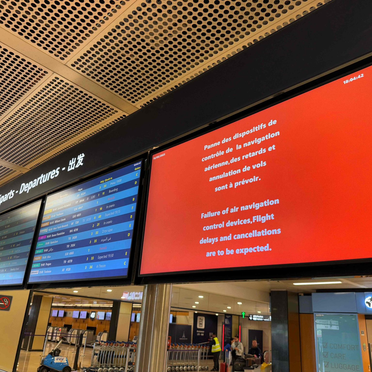 Am Sonntag fielen rund 130 Flüge aus. - Foto: Aurore Mesenge/AFP/dpa