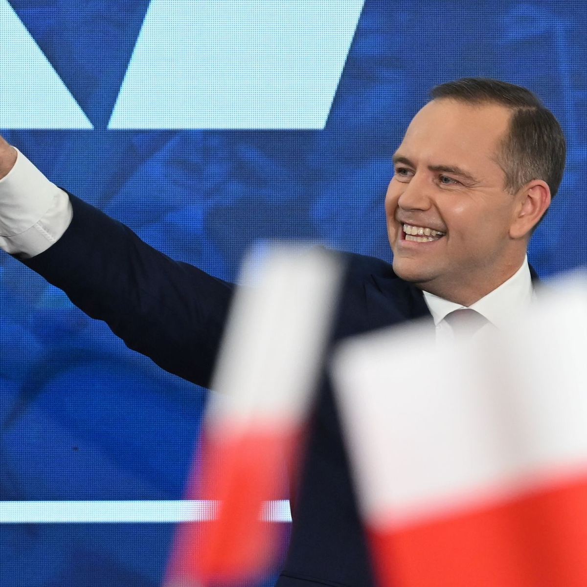 Der Kandidat Karol Nawrocki von der nationalkonservativen PiS muss im Rennen um Polens Präsidentschaft in die Stichwahl. - Foto: Adam Warzawa/PAP/dpa