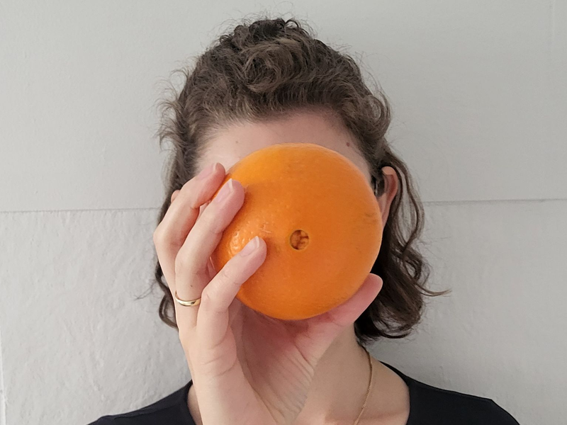 Mara kann keine Orangen essen und nicht einmal Orangensaft mit Fruchtfleisch trinken. Reiner Saft ist für sie aber kein Problem.  - Foto: Privat/dpa