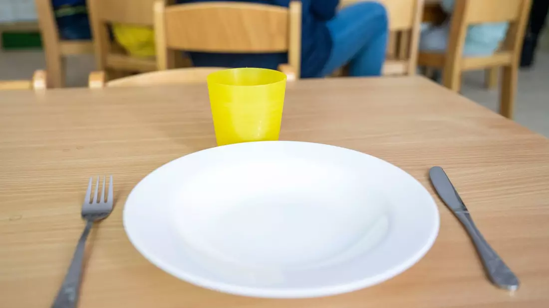 Arfid-Betroffene essen sehr viele Speisen nicht. (Symbolbild) - Bild: Christophe Gateau/dpa