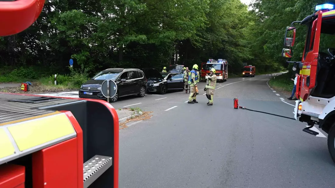 FW Pulheim: Auffahrunfall im Kreuzungsbereich der L213 - Bild: presseportal.de