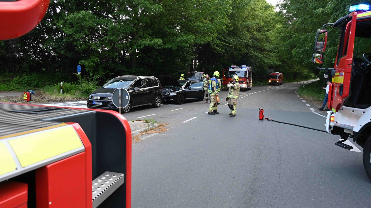 FW Pulheim: Auffahrunfall im Kreuzungsbereich der L213 - Foto: presseportal.de