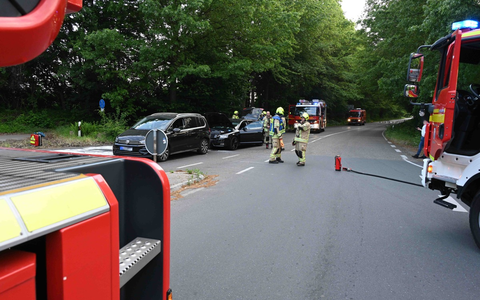 FW Pulheim: Auffahrunfall im Kreuzungsbereich der L213 - Foto: presseportal.de