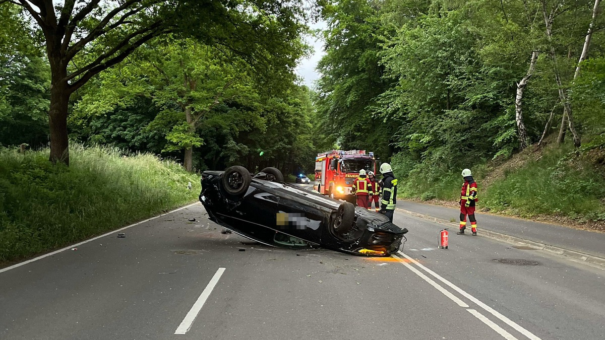 POL-RBK: Overath - Hoher Sachschaden und eine verletzte Person bei Alleinunfall - Foto: presseportal.de