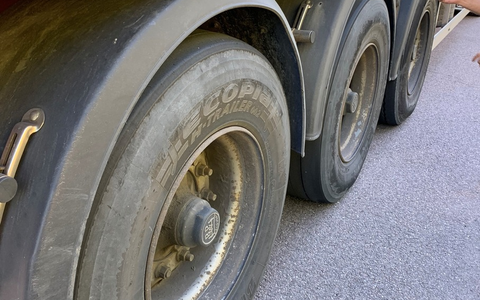 POL-SL: Wer bremsen kann ist klar im Vorteil / Polizei beendet Fahrt eines verkehrsunsicheren 40-Tonners - Foto: presseportal.de