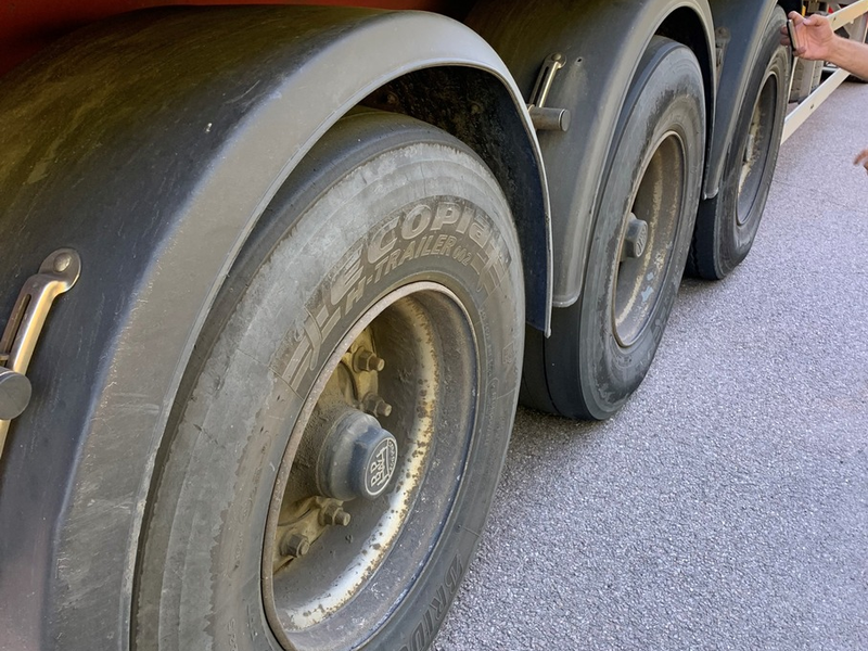 POL-SL: Wer bremsen kann ist klar im Vorteil / Polizei beendet Fahrt eines verkehrsunsicheren 40-Tonners - Foto: presseportal.de