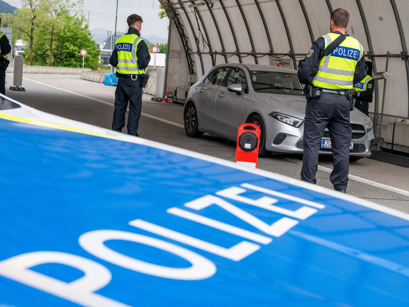 Laut Gewerkschaft der Polizei sind die verstärkten Kontrollen nicht lange zu schaffen. (Archivbild) - Foto: Peter Kneffel/dpa