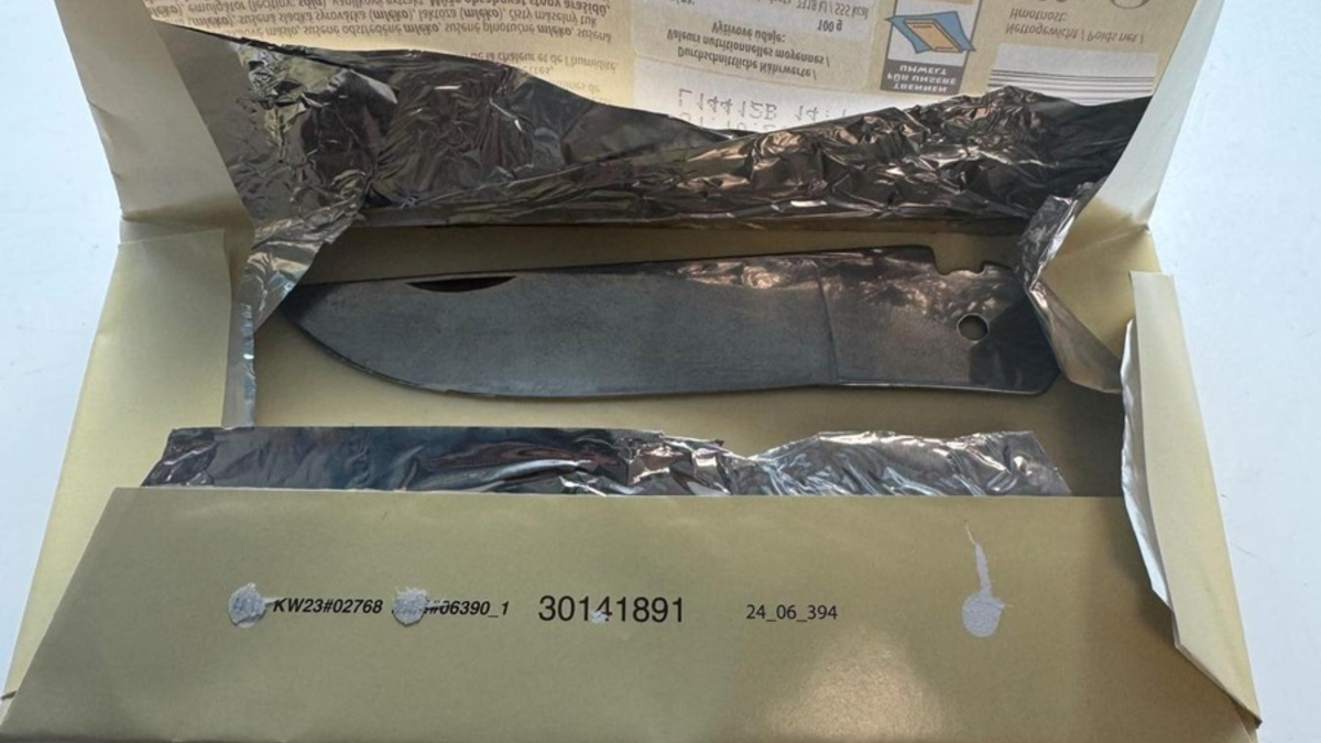 BPOL-HH: (FOTO) Bundespolizei am Hamburg Airport: Messerklinge in Schokoladentafel versteckt - Ordnungswidrigkeitenanzeige - Foto: presseportal.de