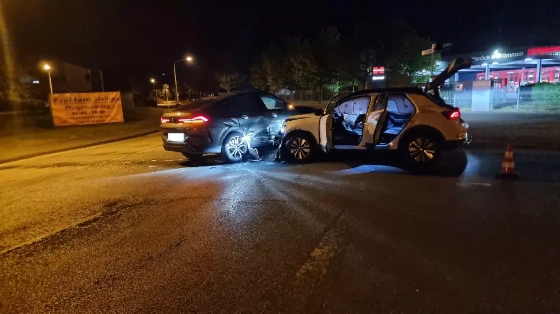 POL-CUX: Mehrere Verkehrsunfälle mit Verletzten und hohen Sachschäden am Sonntag (Foto zum Verkehrsunfall in Cuxhaven im Anhang) - Bild: presseportal.de