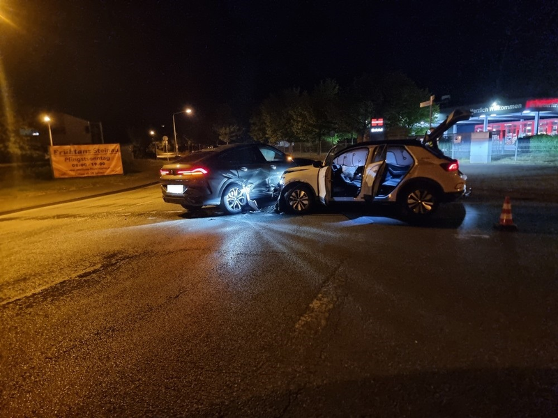 POL-CUX: Mehrere Verkehrsunfälle mit Verletzten und hohen Sachschäden am Sonntag (Foto zum Verkehrsunfall in Cuxhaven im Anhang) - Foto: presseportal.de