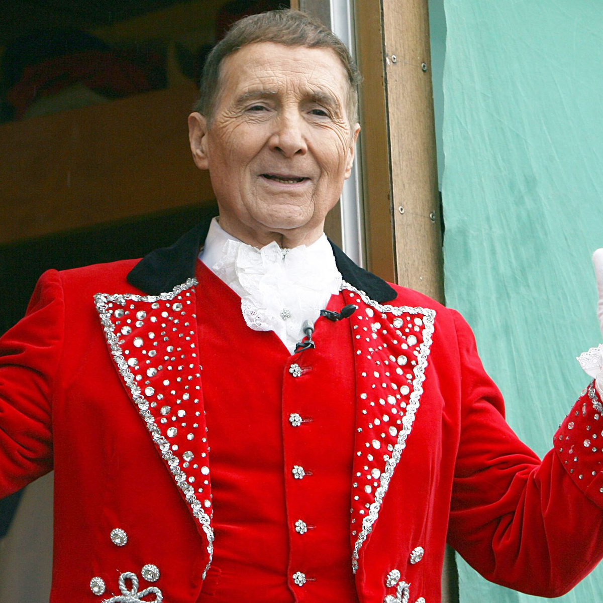 Freddy Quinn liebte den Zirkus und trat oft als Zirkusdirektor im Fernsehen auf. (Archivbild) - Foto: Maurizio Gambarini/dpa