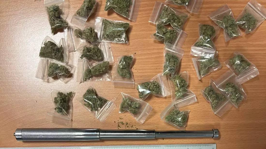 POL-HA: Erfolgreicher Schwerpunkteinsatz: Cannabis und Schlagstock sichergestellt - Bild: presseportal.de