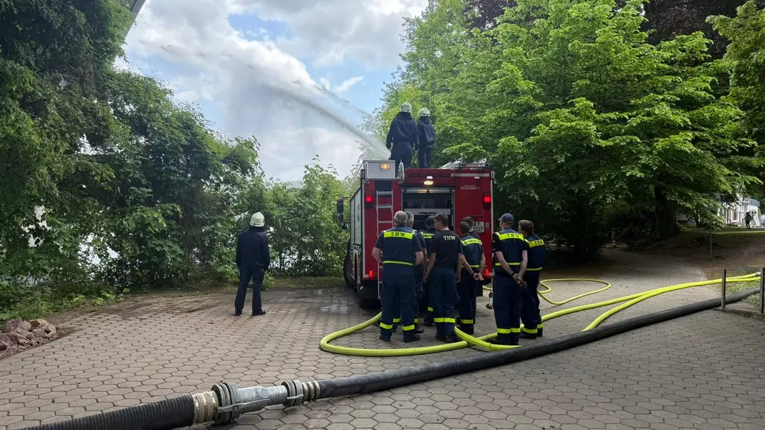 FW-MK: Gemeinsame Übung von THW Und Feuerwehr Iserlohn am Seilersee - Bild: presseportal.de