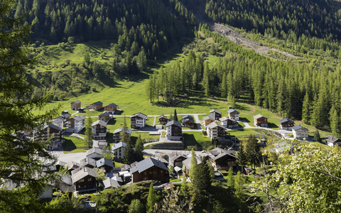 Alle 300 Bewohner mussten ihre Häuser verlassen.  - Foto: Cyril Zingaro/KEYSTONE/dpa