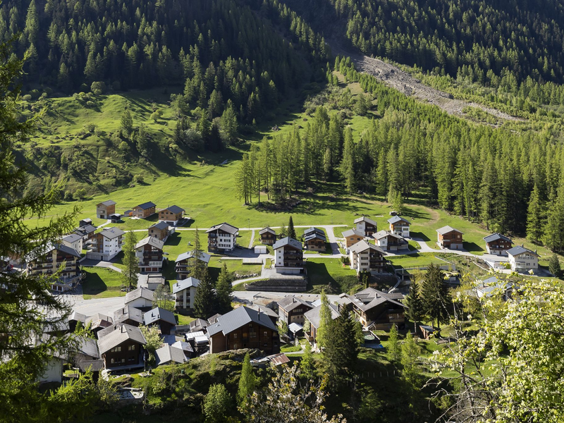 Alle 300 Bewohner mussten ihre Häuser verlassen.  - Foto: Cyril Zingaro/KEYSTONE/dpa