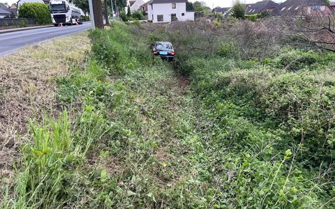 POL-KLE: Kleve - Alkolisierter Mann schlägt Hilfe aus und fährt mit seinem Auto weg / Verkehrsunfall, Führerschein sichergestellt - Foto: presseportal.de