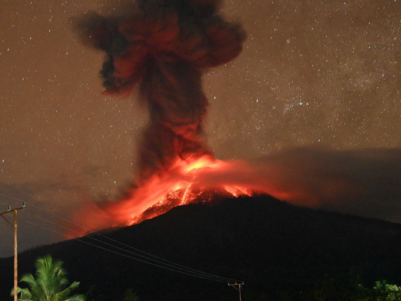 Der Lewotobi Laki-Laki ist seit Monaten immer wieder aktiv. (Archivbild) - Foto: Geological Agency/dpa