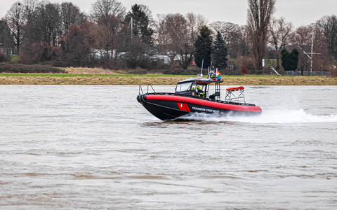FW-NE: Segelboot kentert bei Wendemanöver | Zwei Personen gerettet - Foto: presseportal.de