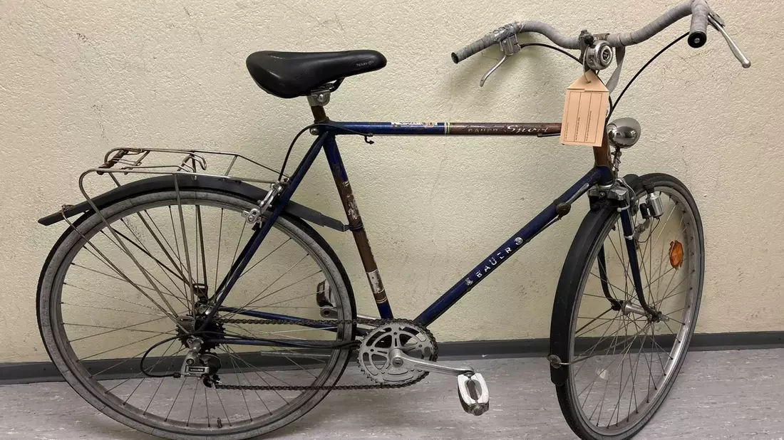 POL-F: 250519 - 0534 Frankfurt - Westend Fahrraddiebe auf frischer Tat festgenommen - Eigentümer gesucht - Bild: presseportal.de