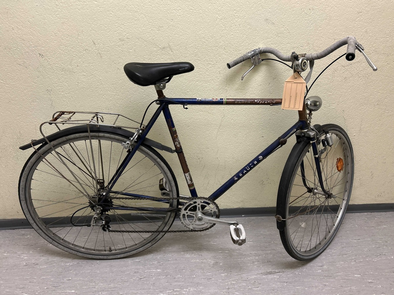 POL-F: 250519 - 0534 Frankfurt - Westend Fahrraddiebe auf frischer Tat festgenommen - Eigentümer gesucht - Foto: presseportal.de