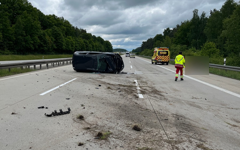 API-TH: VW überschlägt sich - vom Unfallverursacher fehlt jede Spur - Foto: presseportal.de