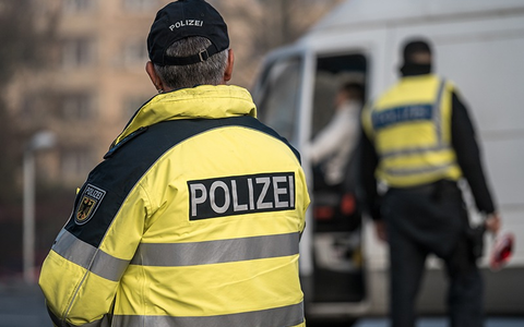 Bundespolizeidirektion München: Unerlaubt im überbesetzten Wohnmobil über die Grenze/ Bundespolizei weist vier Migranten zurück - Foto: presseportal.de
