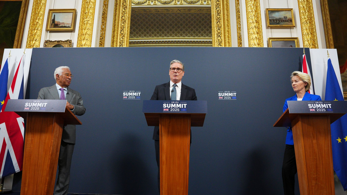 Die EU-Spitze und der britische Premierminister Starmer präsentierten die Einigung höchst zuversichtlich. - Foto: Carl Court/Getty Images Europe Pool/AP/dpa