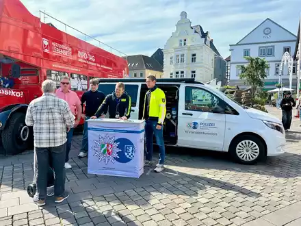 POL-UN: Unna, Schwerte, Fröndenberg und Holzwickede - Mehrere Durchsuchungen und eine Festnahme beim Aktionstag gegen Taschendiebstahl vom 14.05.2025 - Foto: presseportal.de