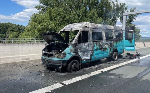 POL-VDMZ: Vollbrand eines Sprinters auf der BAB643 - Foto: presseportal.de