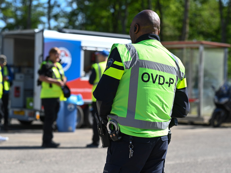 In dem geborgenen Auto wurden die Leichen der Kinder und des Vaters gefunden. - Foto: Lars Penning/dpa