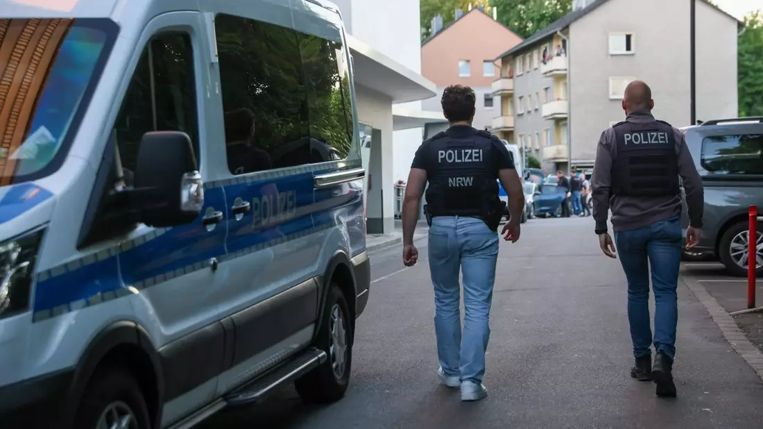 Nach dem Angriff in Bielefeld gab es einen SEK-Einsatz in Heiligenhaus. - Bild: Tim Oelbermann/dpa